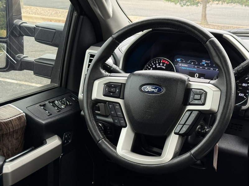 Ford Super Duty F-250 SRW Vehicle Image 13