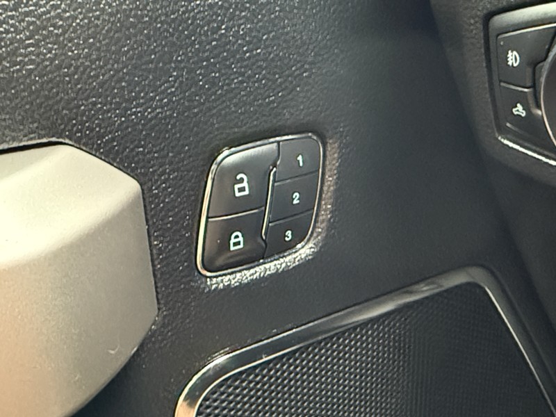 Ford Super Duty F-250 SRW Vehicle Image 21