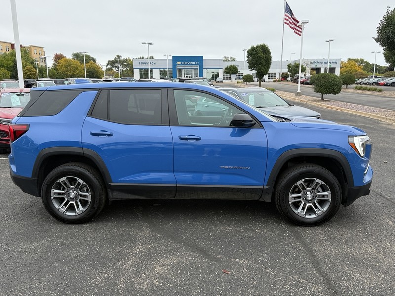 GMC Terrain Vehicle Image 02