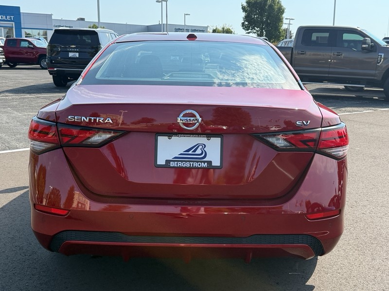 Nissan Sentra Vehicle Image 04