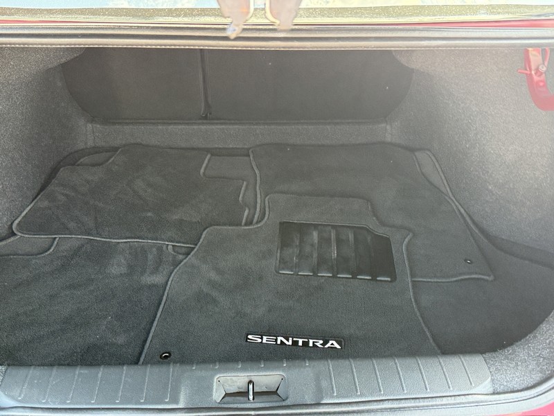 Nissan Sentra Vehicle Image 05