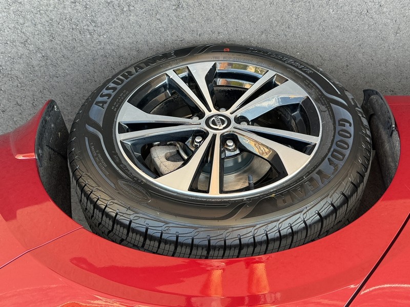 Nissan Sentra Vehicle Image 07