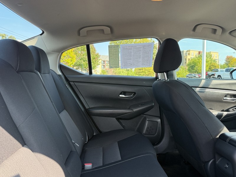 Nissan Sentra Vehicle Image 10