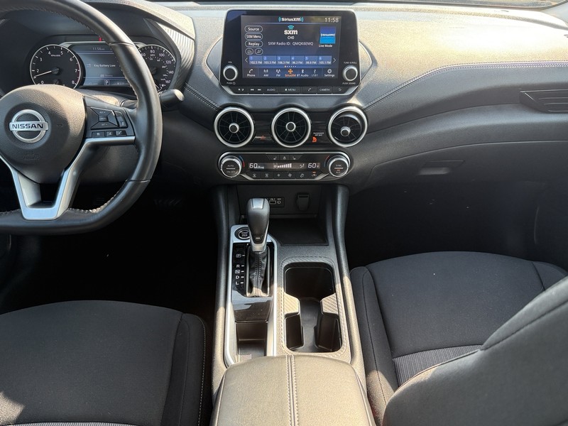 Nissan Sentra Vehicle Image 11