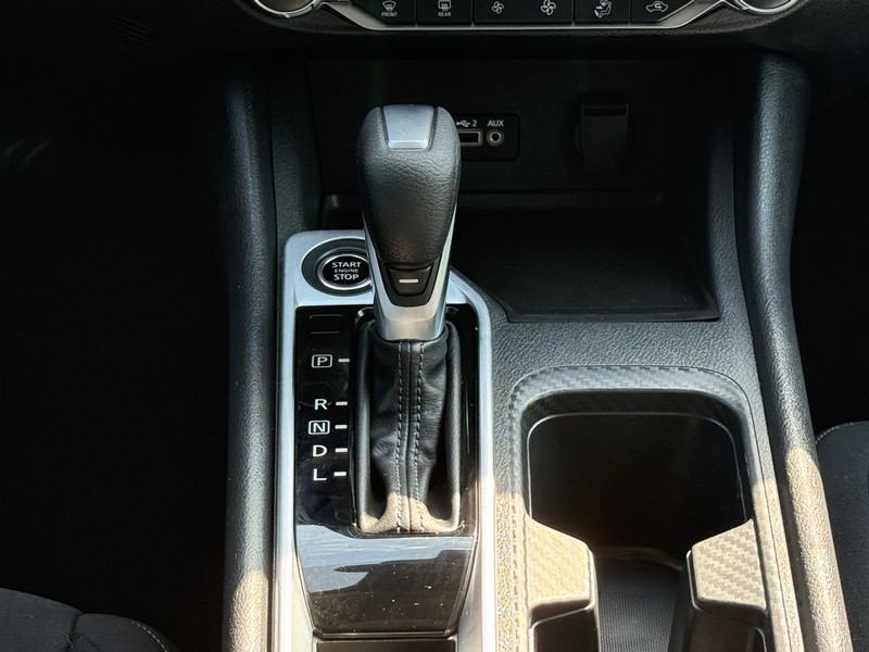 Nissan Sentra Vehicle Image 13