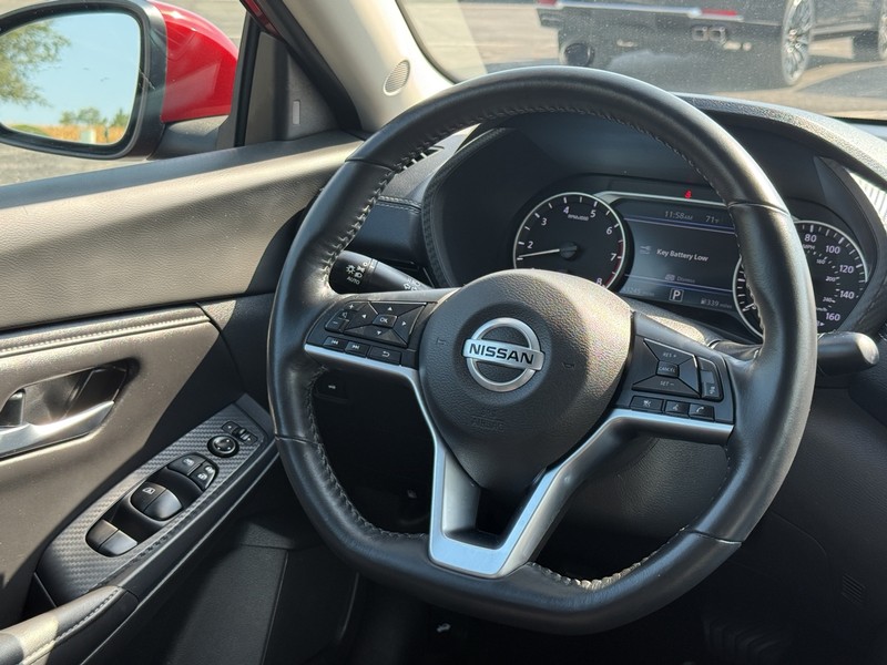 Nissan Sentra Vehicle Image 14