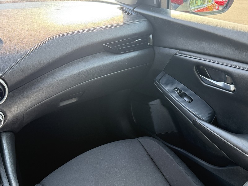 Nissan Sentra Vehicle Image 15