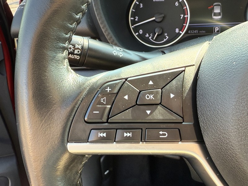 Nissan Sentra Vehicle Image 16