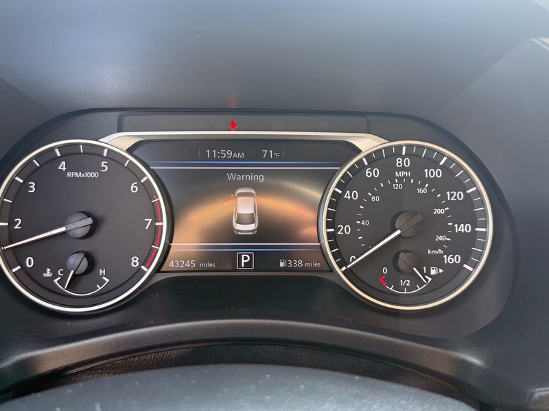 Nissan Sentra Vehicle Image 18