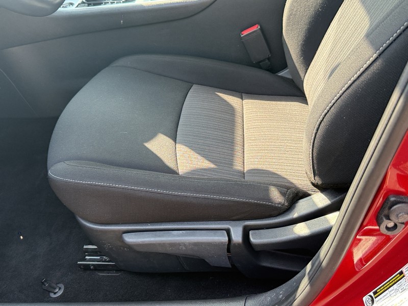 Nissan Sentra Vehicle Image 21