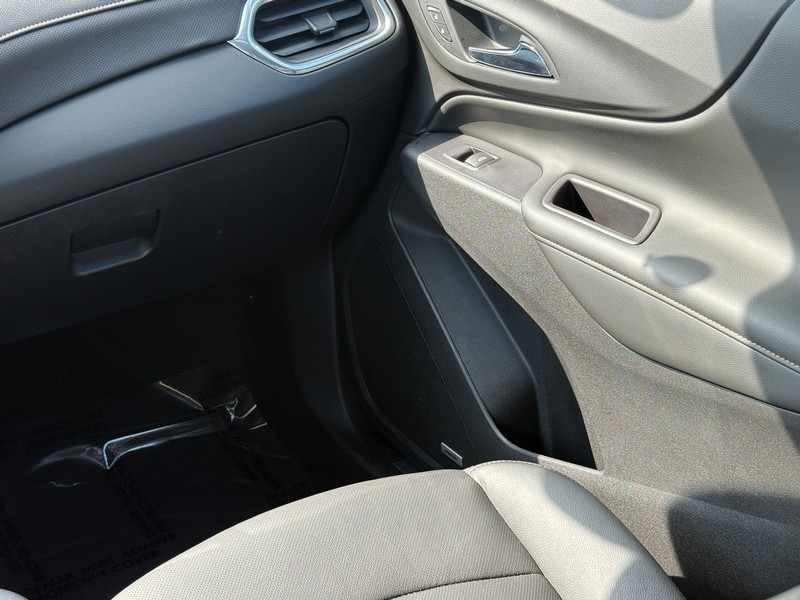 Chevrolet Equinox Vehicle Image 14