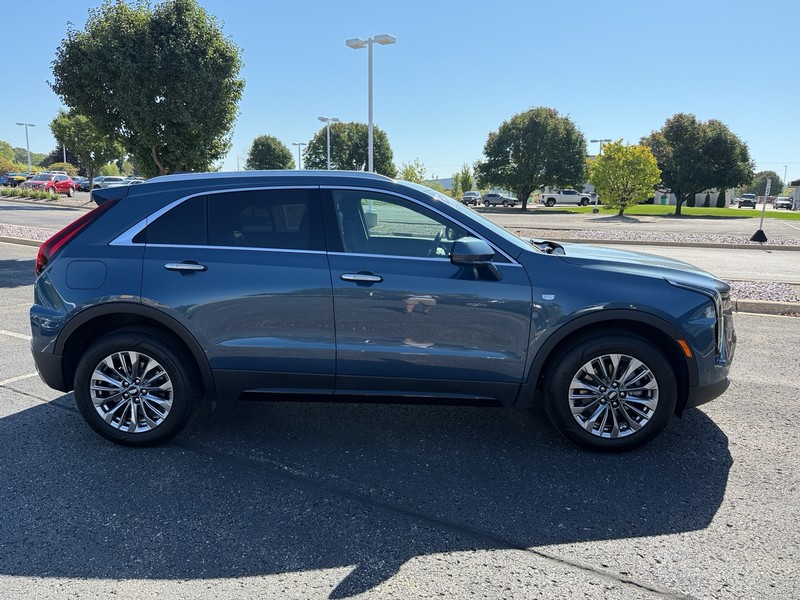 Cadillac XT4 Vehicle Image 02