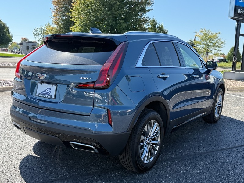 Cadillac XT4 Vehicle Image 03