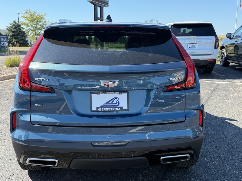 Cadillac XT4 Vehicle Image 04