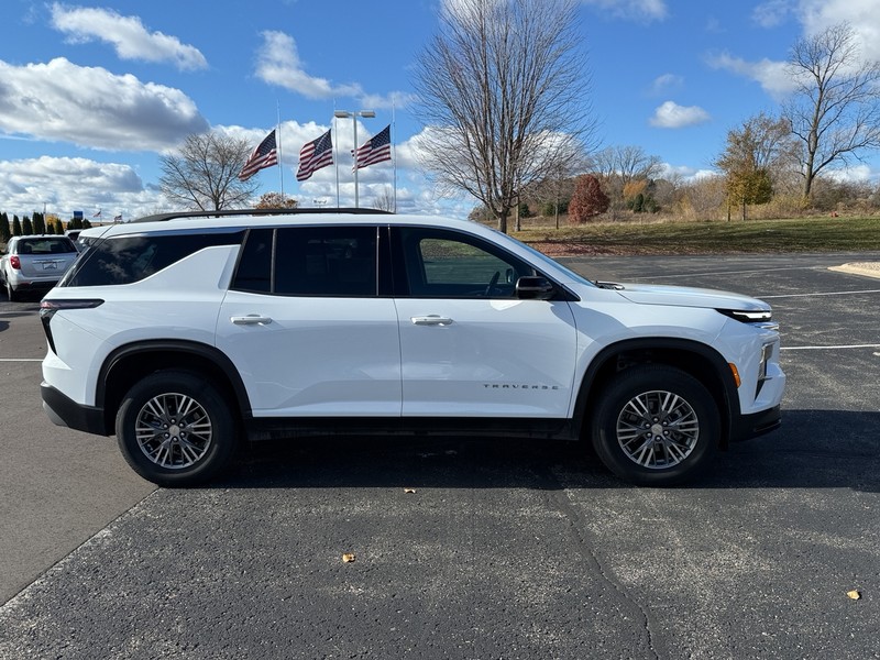 Chevrolet Traverse Vehicle Image 02