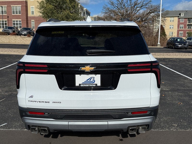 Chevrolet Traverse Vehicle Image 04