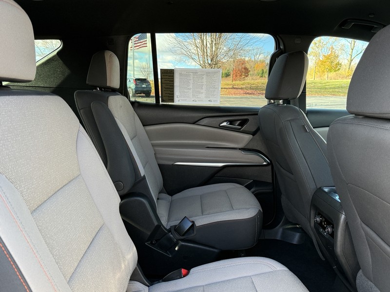 Chevrolet Traverse Vehicle Image 09