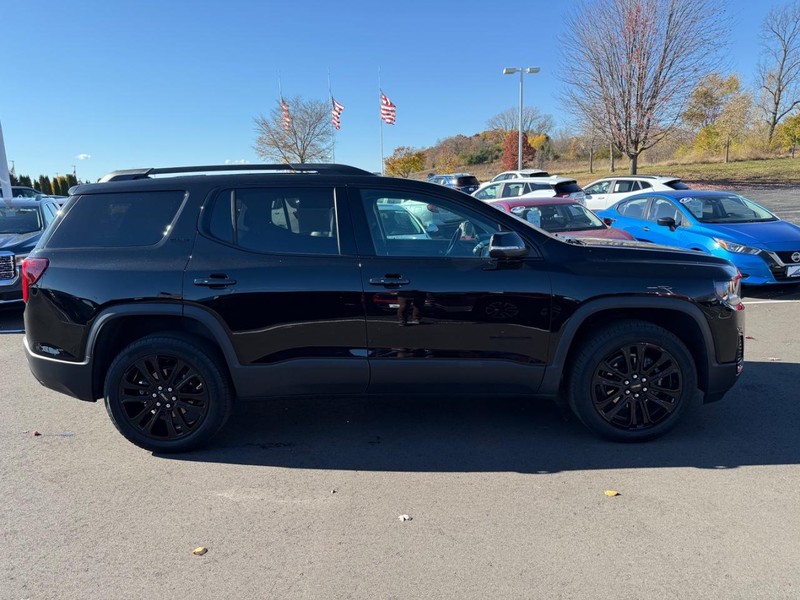 GMC Acadia Vehicle Image 02