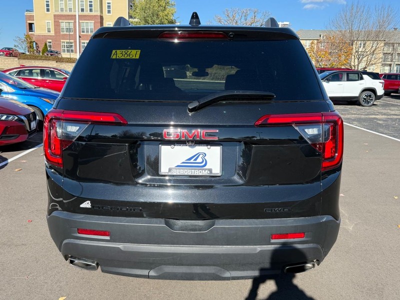 GMC Acadia Vehicle Image 04