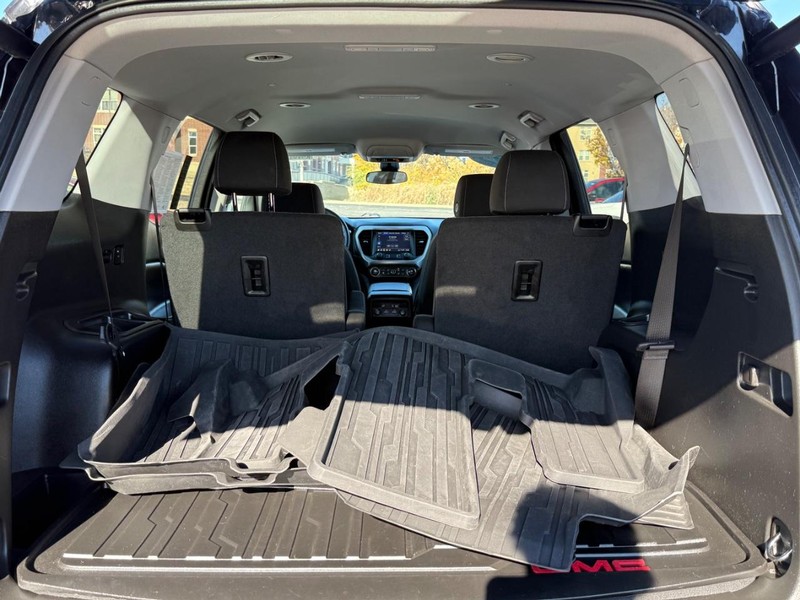 GMC Acadia Vehicle Image 05