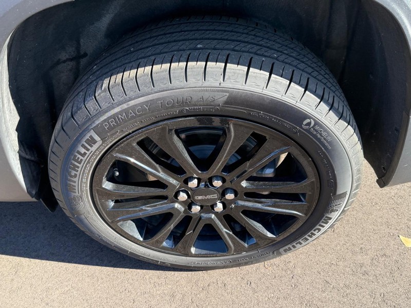 GMC Acadia Vehicle Image 07