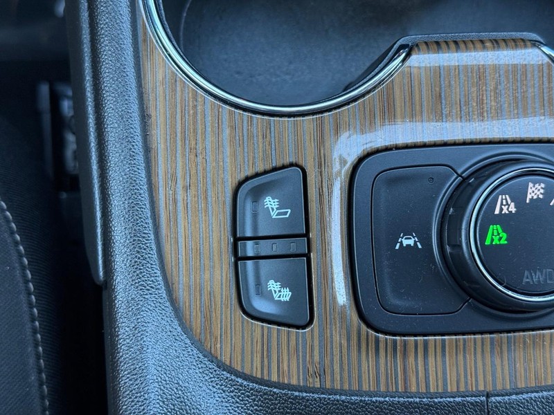 GMC Acadia Vehicle Image 20