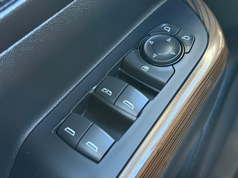 GMC Acadia Vehicle Image 21