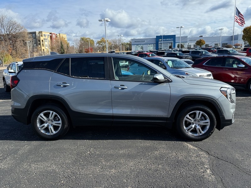 GMC Terrain Vehicle Image 02