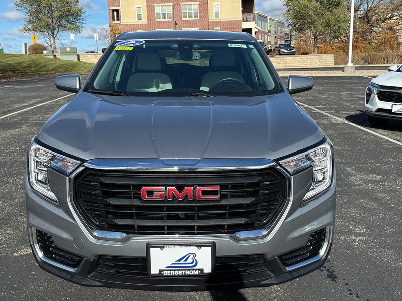 GMC Terrain Vehicle Image 09