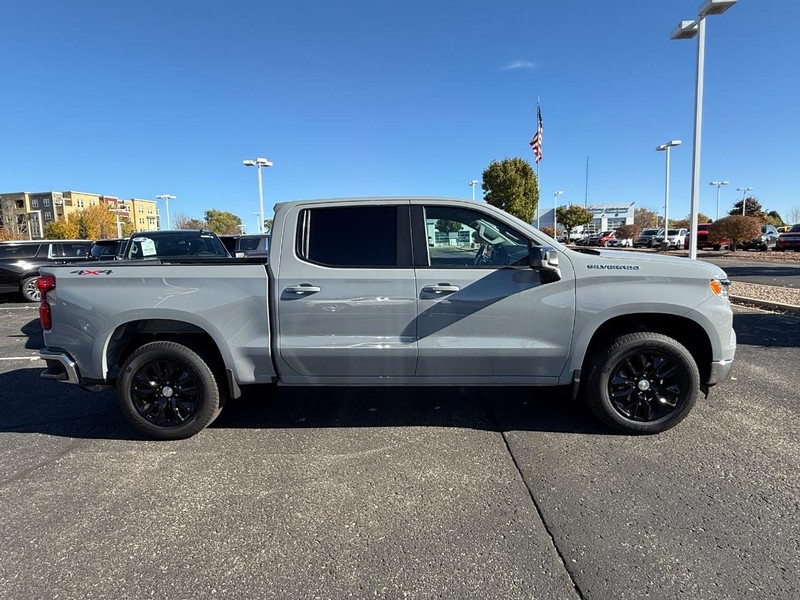Chevrolet Silverado 1500 Vehicle Image 02
