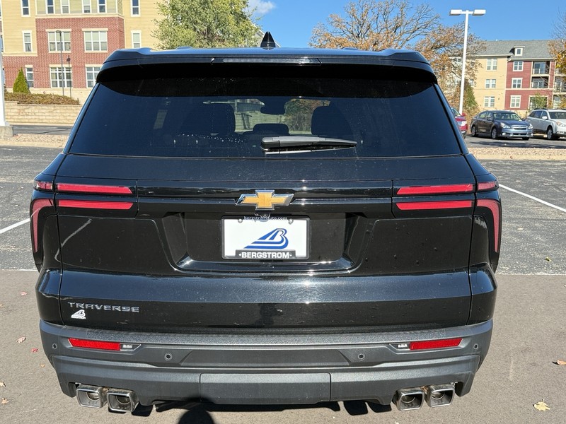 Chevrolet Traverse Vehicle Image 04