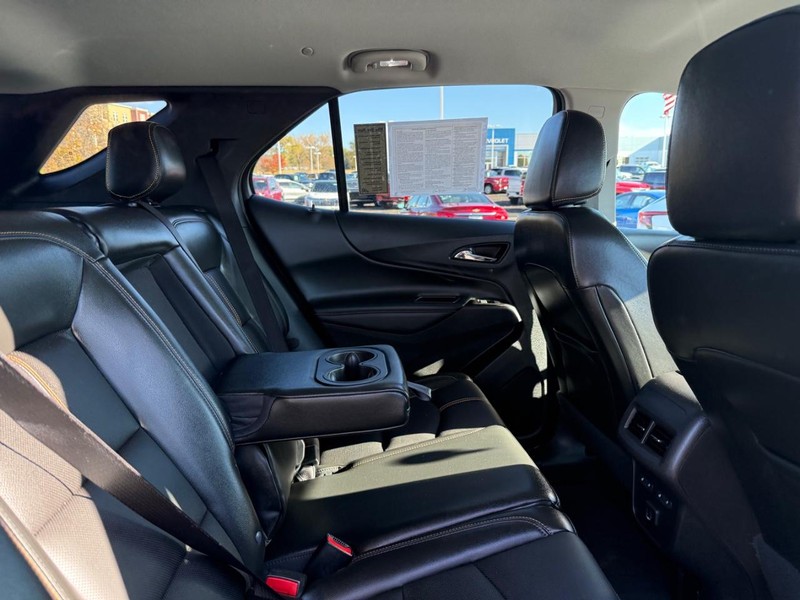 Chevrolet Equinox Vehicle Image 09