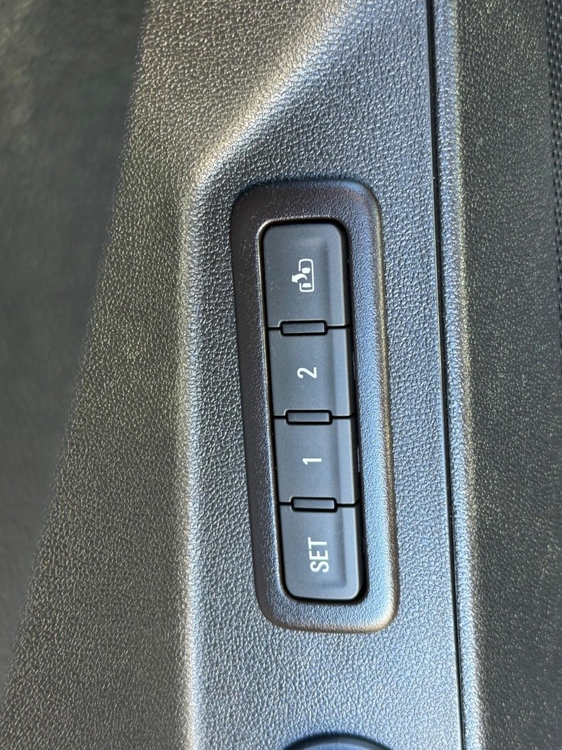 Chevrolet Equinox Vehicle Image 21