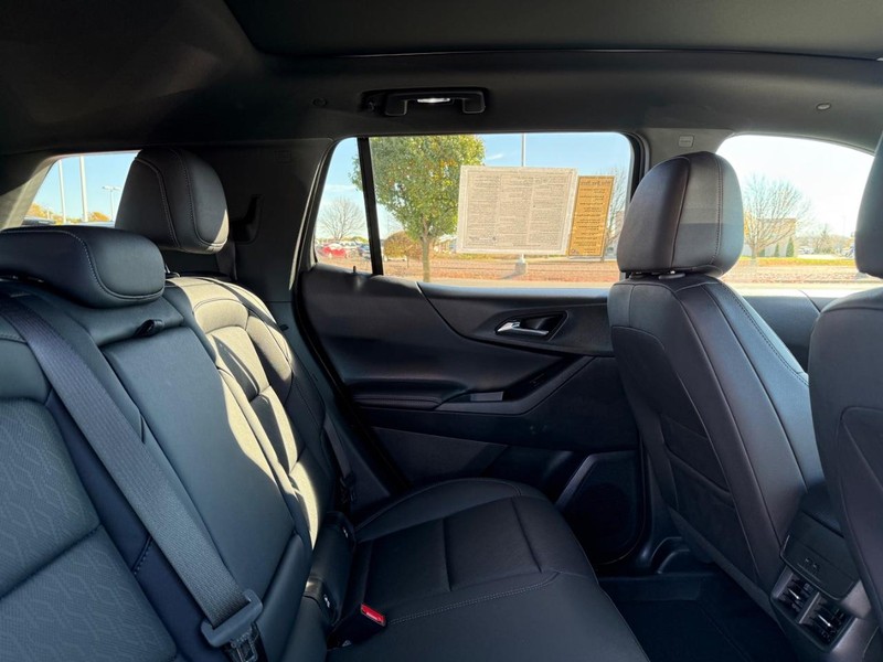 Chevrolet Equinox Vehicle Image 10