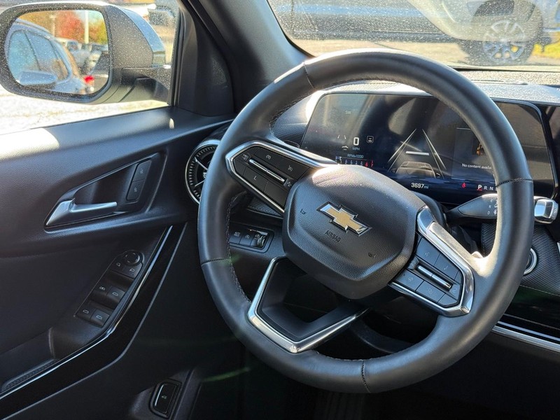 Chevrolet Equinox Vehicle Image 13