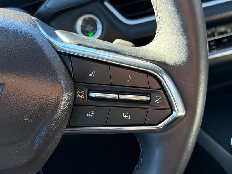 Chevrolet Equinox Vehicle Image 16