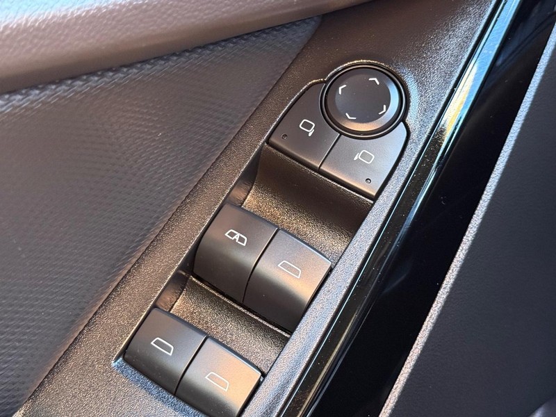 Chevrolet Equinox Vehicle Image 21