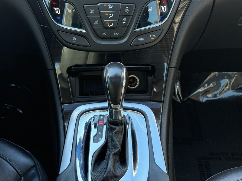 Buick Regal Vehicle Image 13