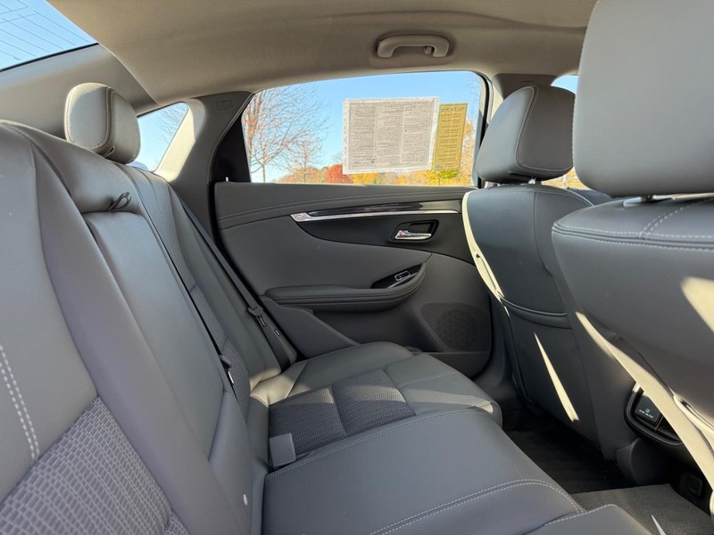 Chevrolet Impala Vehicle Image 10