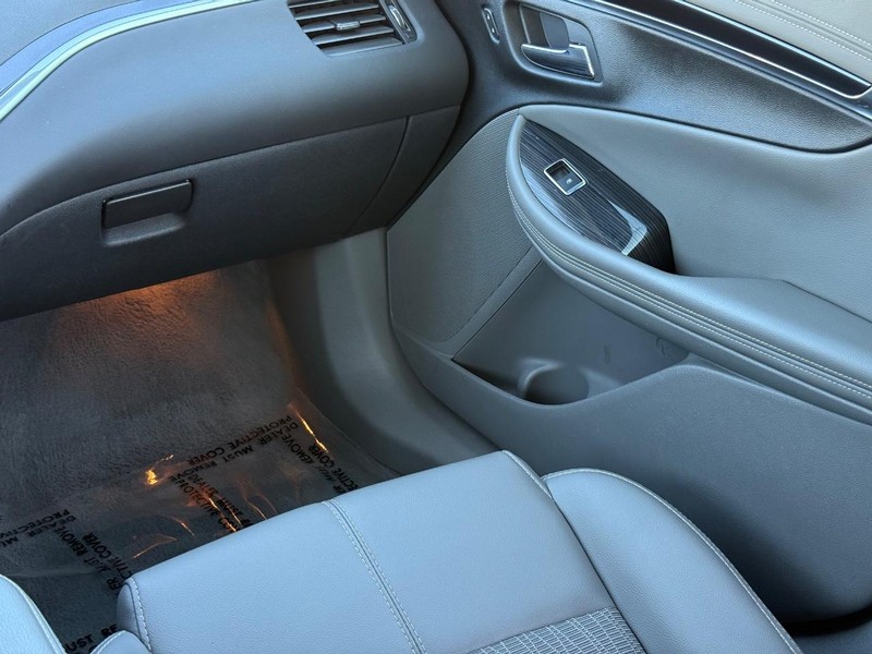 Chevrolet Impala Vehicle Image 15