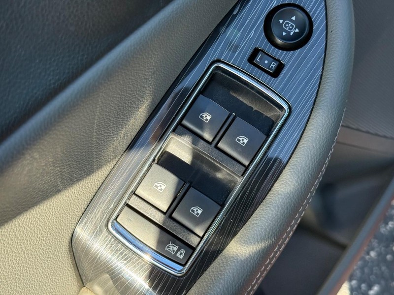 Chevrolet Impala Vehicle Image 21