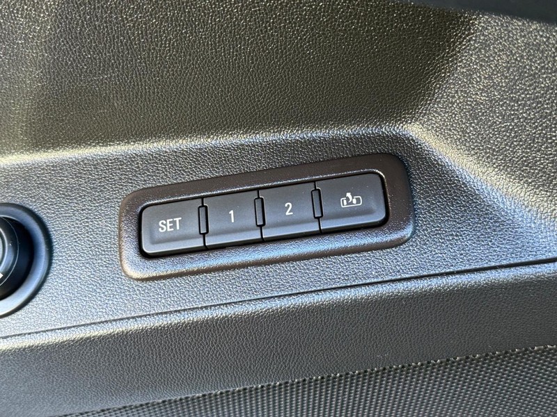 Chevrolet Equinox Vehicle Image 16