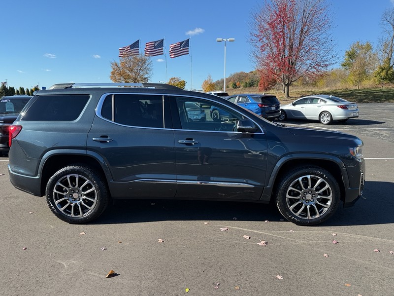 GMC Acadia Vehicle Image 02