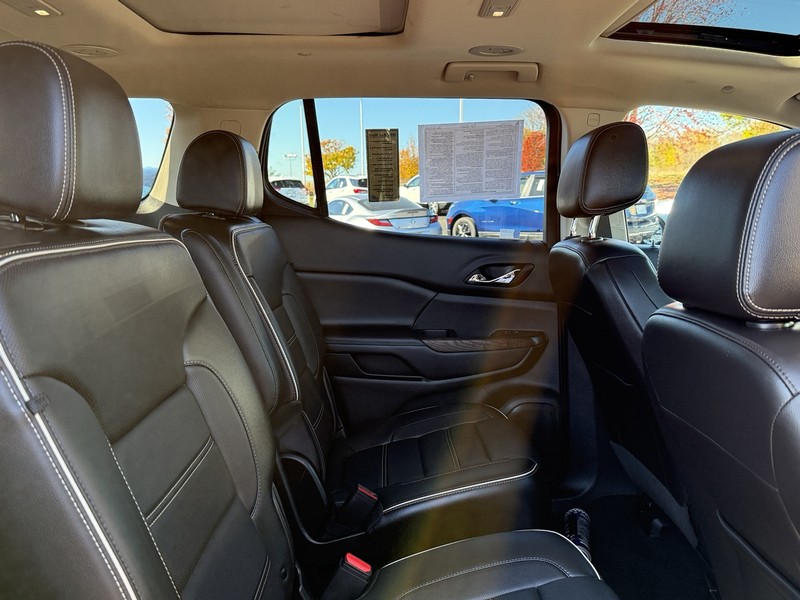 GMC Acadia Vehicle Image 10