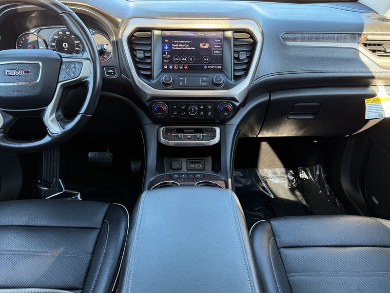 GMC Acadia Vehicle Image 11