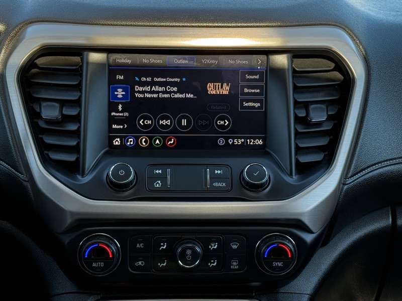 GMC Acadia Vehicle Image 12