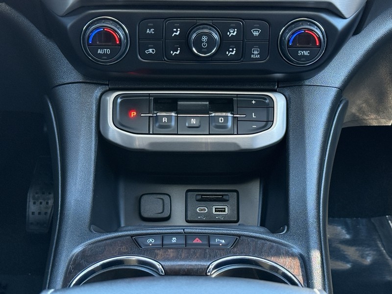 GMC Acadia Vehicle Image 13