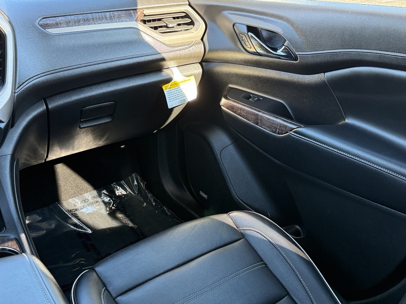 GMC Acadia Vehicle Image 15