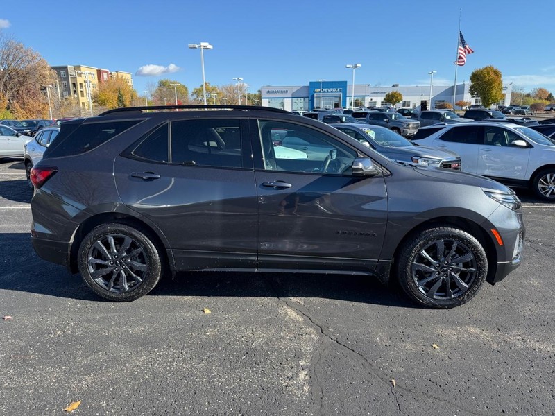 Chevrolet Equinox Vehicle Image 02