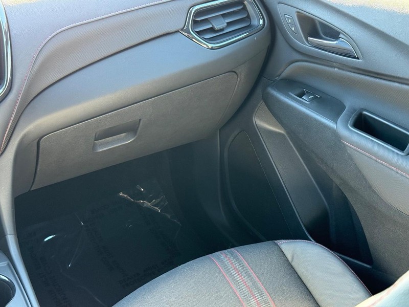 Chevrolet Equinox Vehicle Image 14